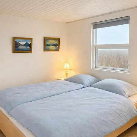 Nyaraló Front In With House Sea View *