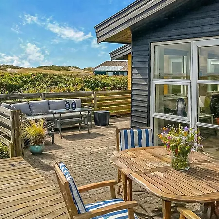 度假居 Front In With House Sea View 约灵